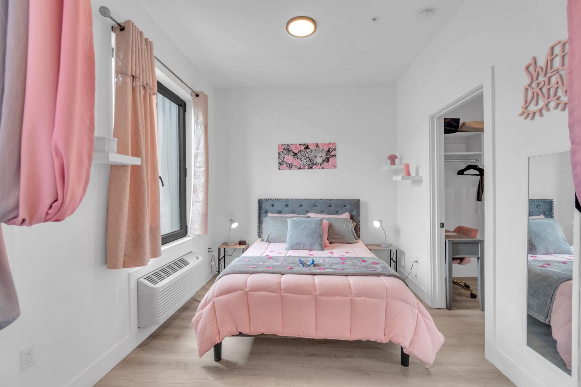 Pink Heaven Indoor Pool, Free Parking, Near Nyc Appartement Elizabeth Buitenkant foto