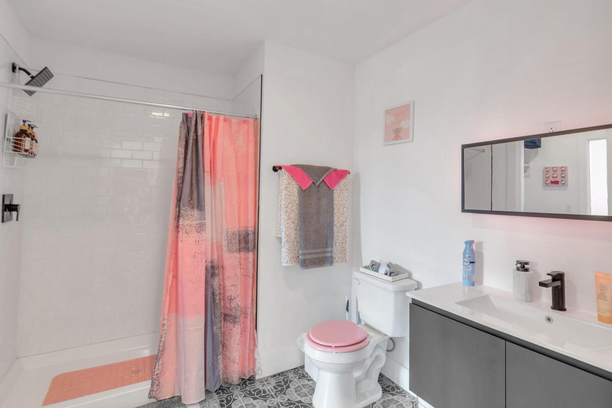 Pink Heaven Indoor Pool, Free Parking, Near Nyc Appartement Elizabeth Buitenkant foto